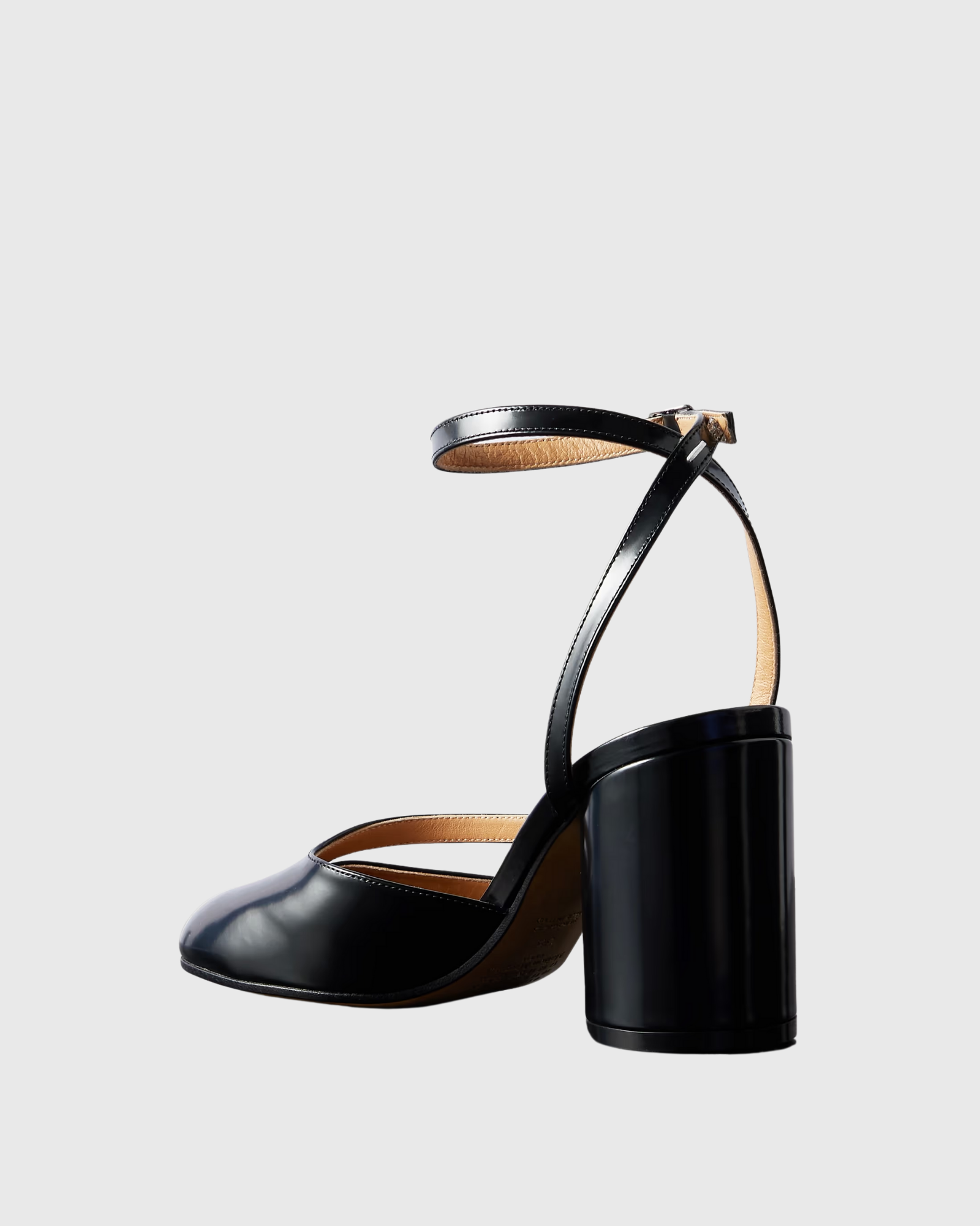 Fiore Tabi Strap Pumps In Black
