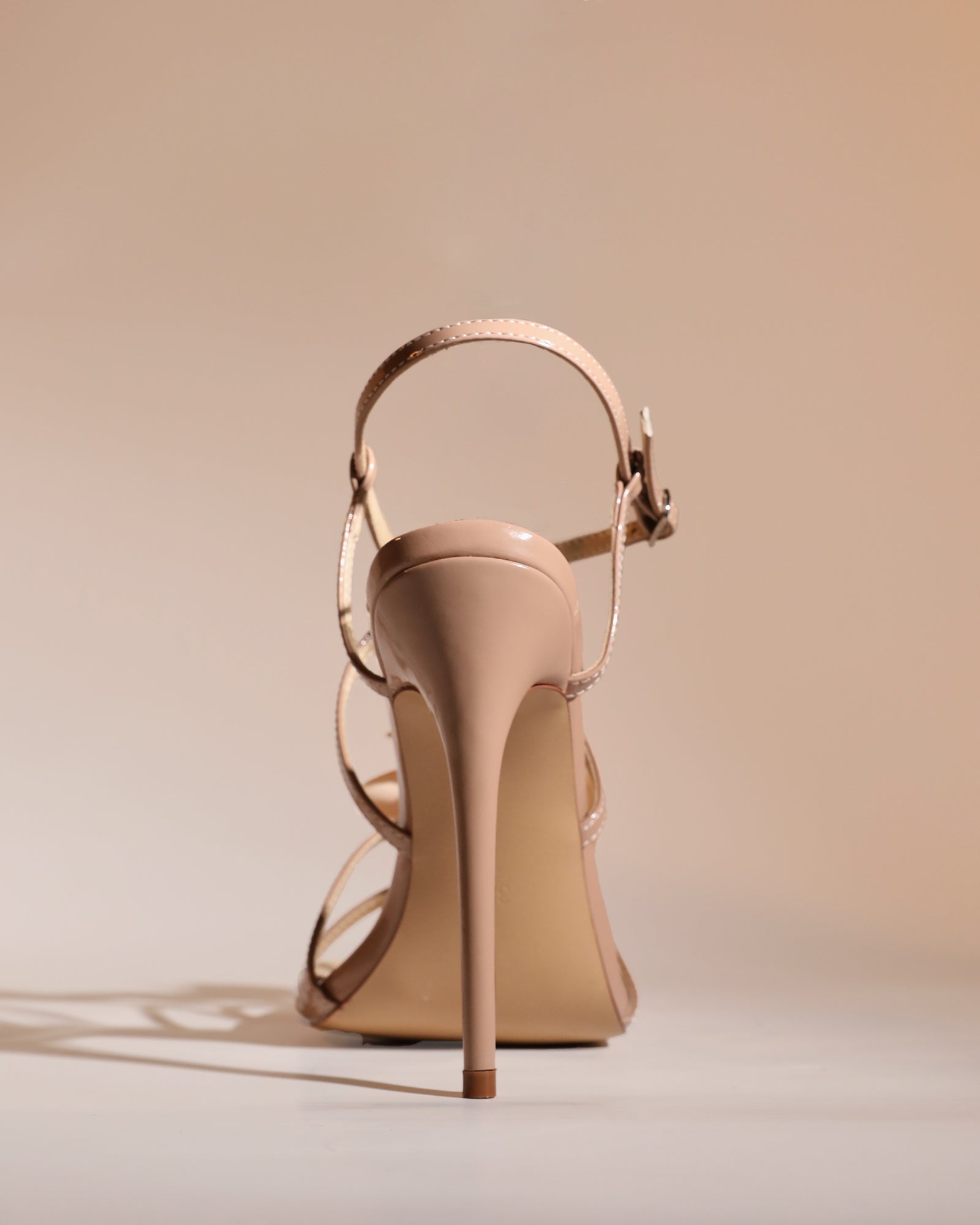 Maurizia Flower Cross Strap Sandals In Beige
