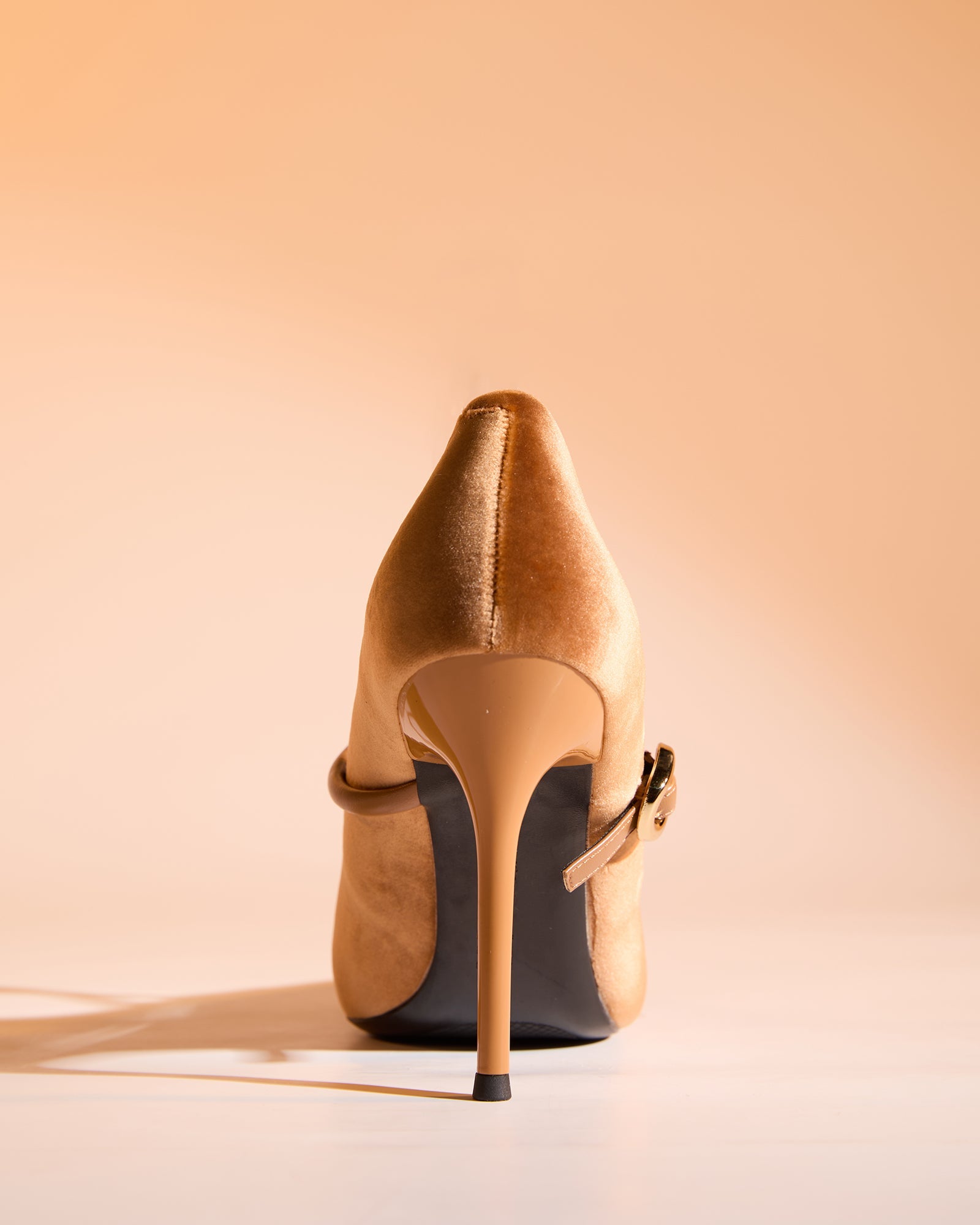 Vada Splicing Velvet Pumps In Brown