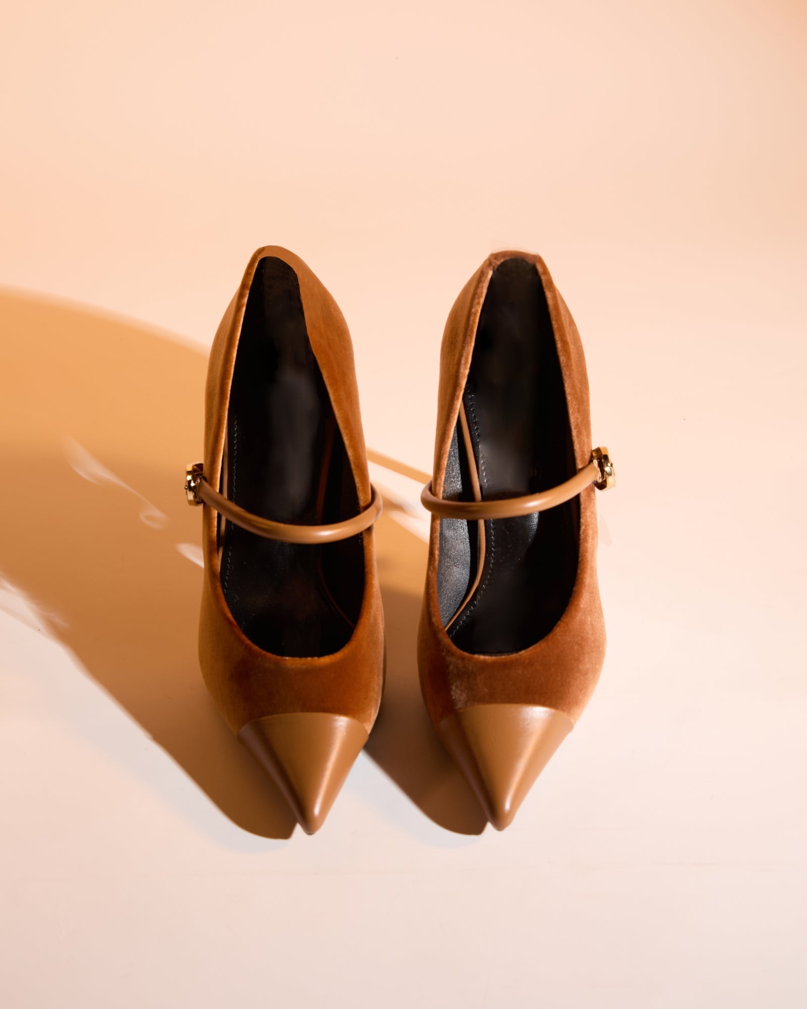 Vada Splicing Velvet Pumps In Brown